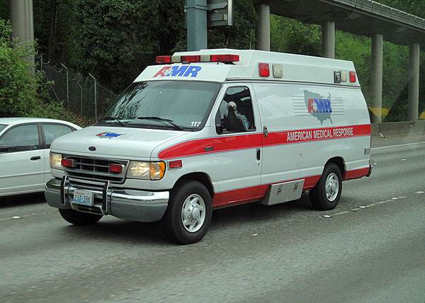 救护车生产厂家简析车内的医疗配置有哪些？