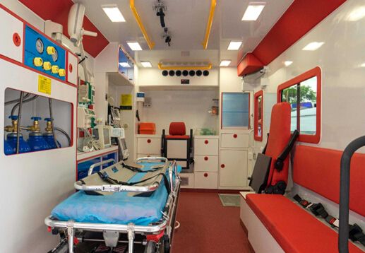 千里护送，转运救护车带动救护车厂家发展02