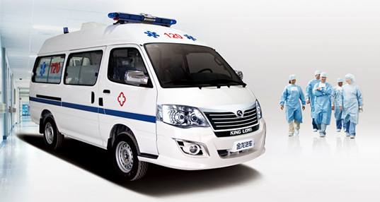 命悬一线牵动人心，救护车临危不乱治病救人_